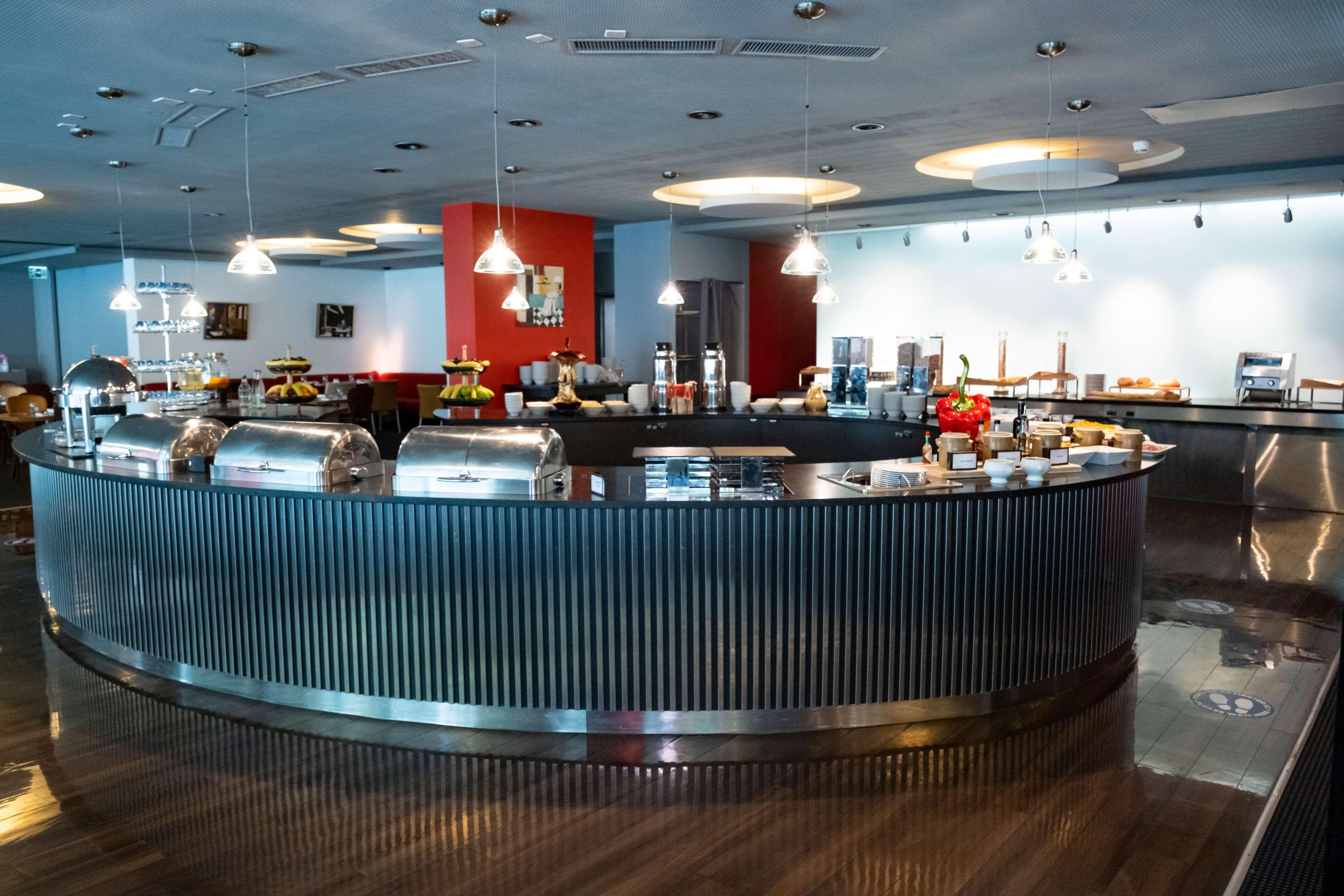 Hilton Geneva Hotel And Conference Centre Le Grand Saconnex Bagian luar foto