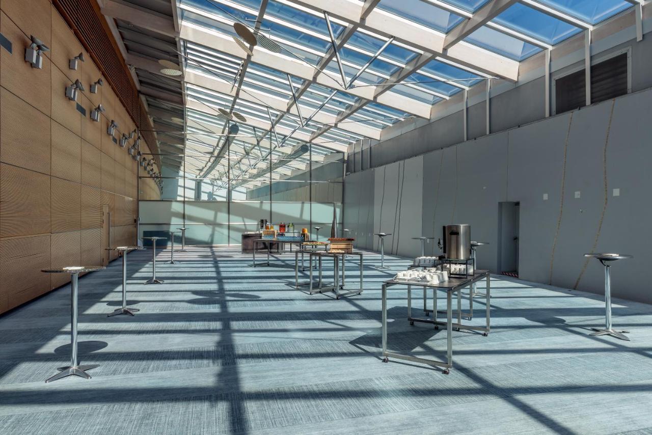 Hilton Geneva Hotel And Conference Centre Le Grand Saconnex Bagian luar foto