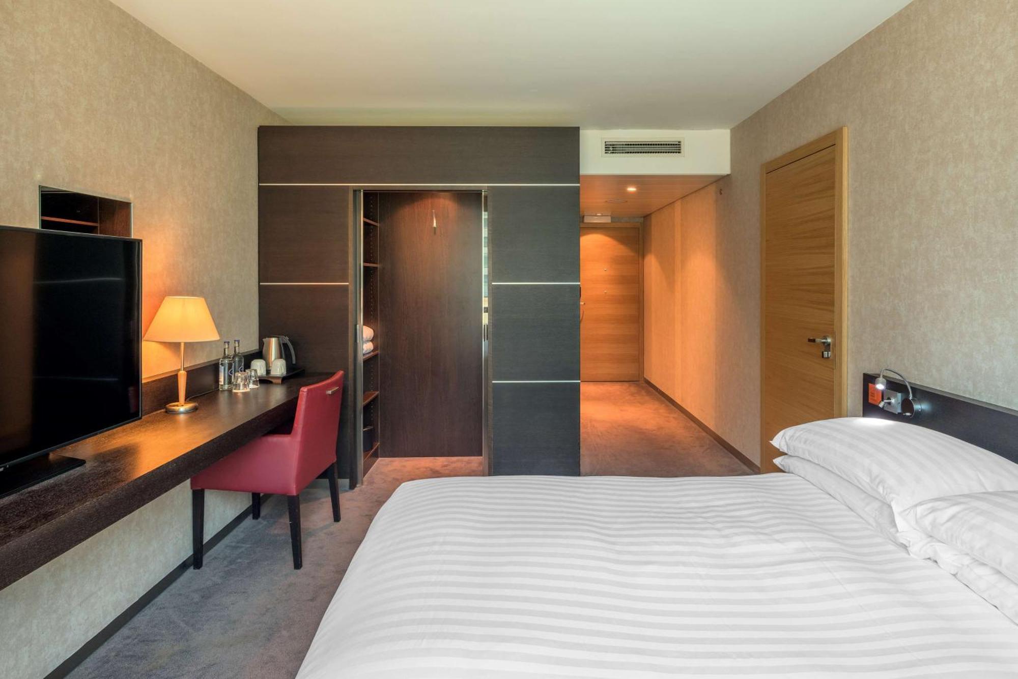 Hilton Geneva Hotel And Conference Centre Le Grand Saconnex Bagian luar foto