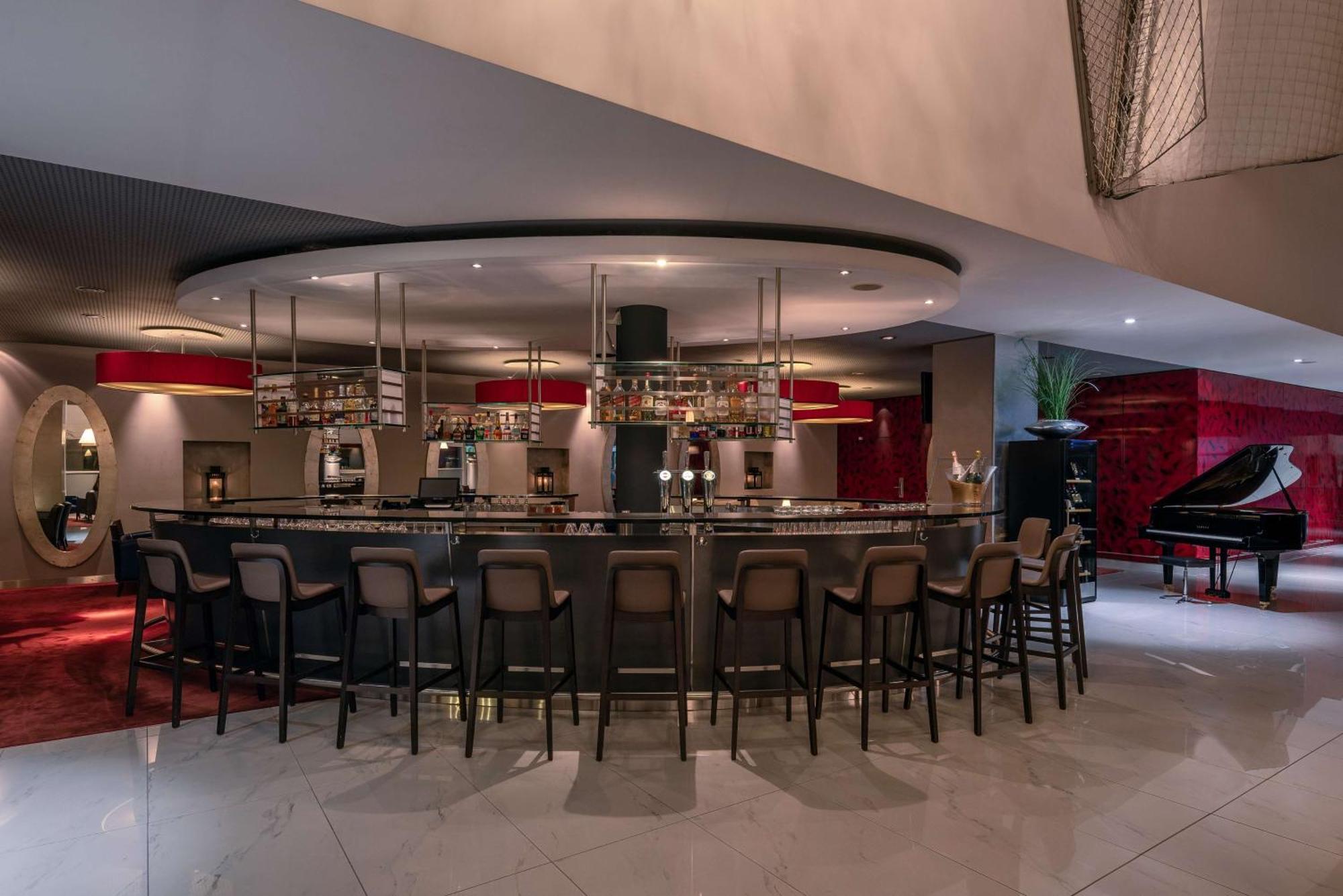Hilton Geneva Hotel And Conference Centre Le Grand Saconnex Bagian luar foto