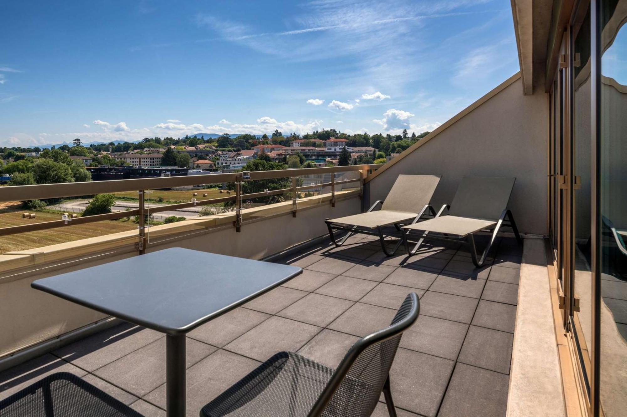 Hilton Geneva Hotel And Conference Centre Le Grand Saconnex Bagian luar foto