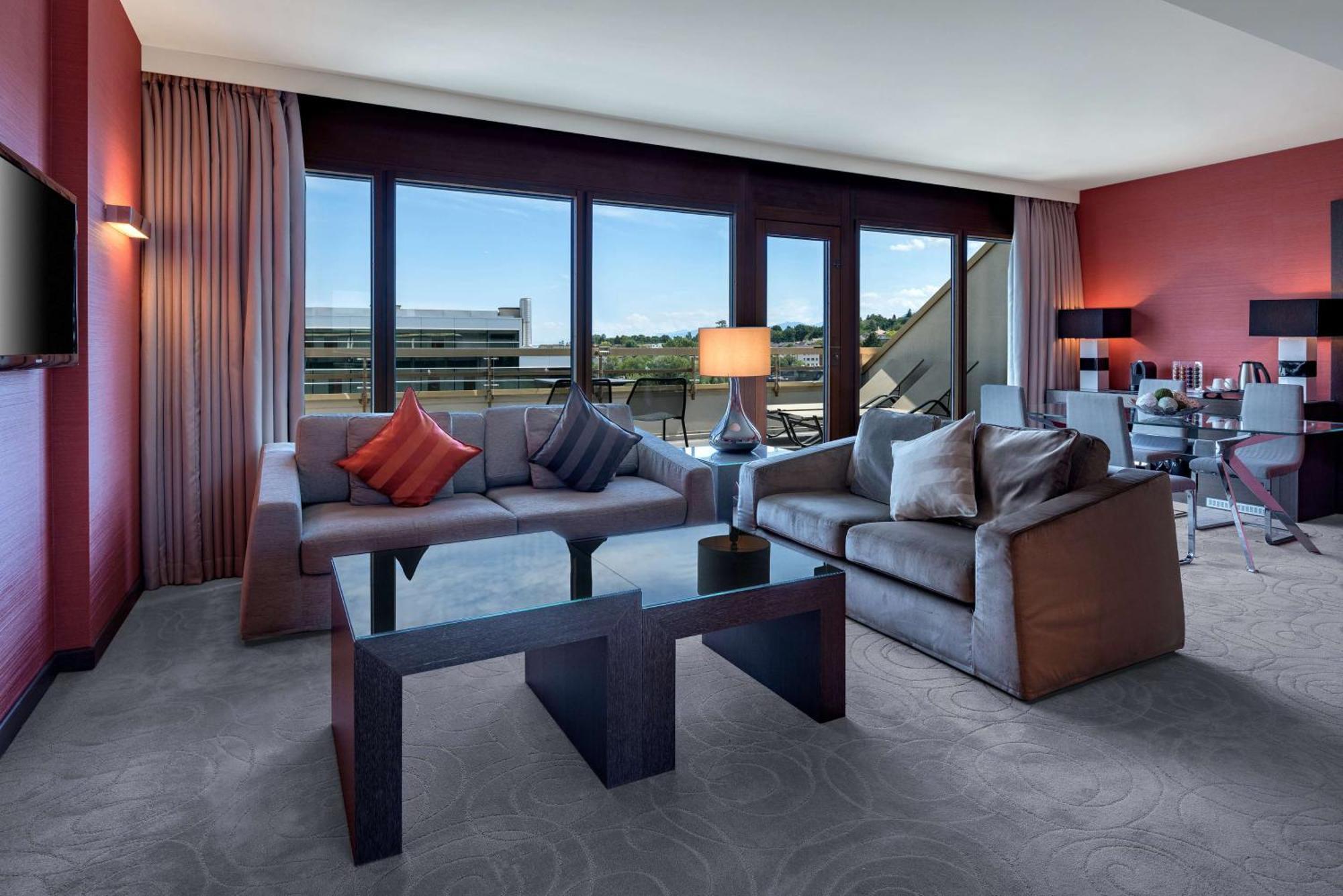 Hilton Geneva Hotel And Conference Centre Le Grand Saconnex Bagian luar foto