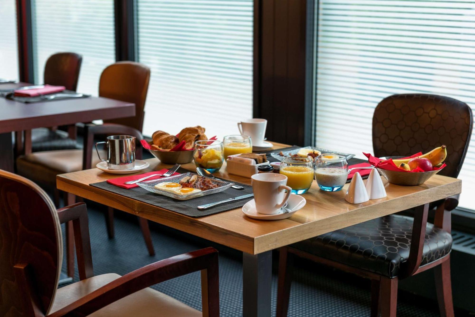 Hilton Geneva Hotel And Conference Centre Le Grand Saconnex Bagian luar foto