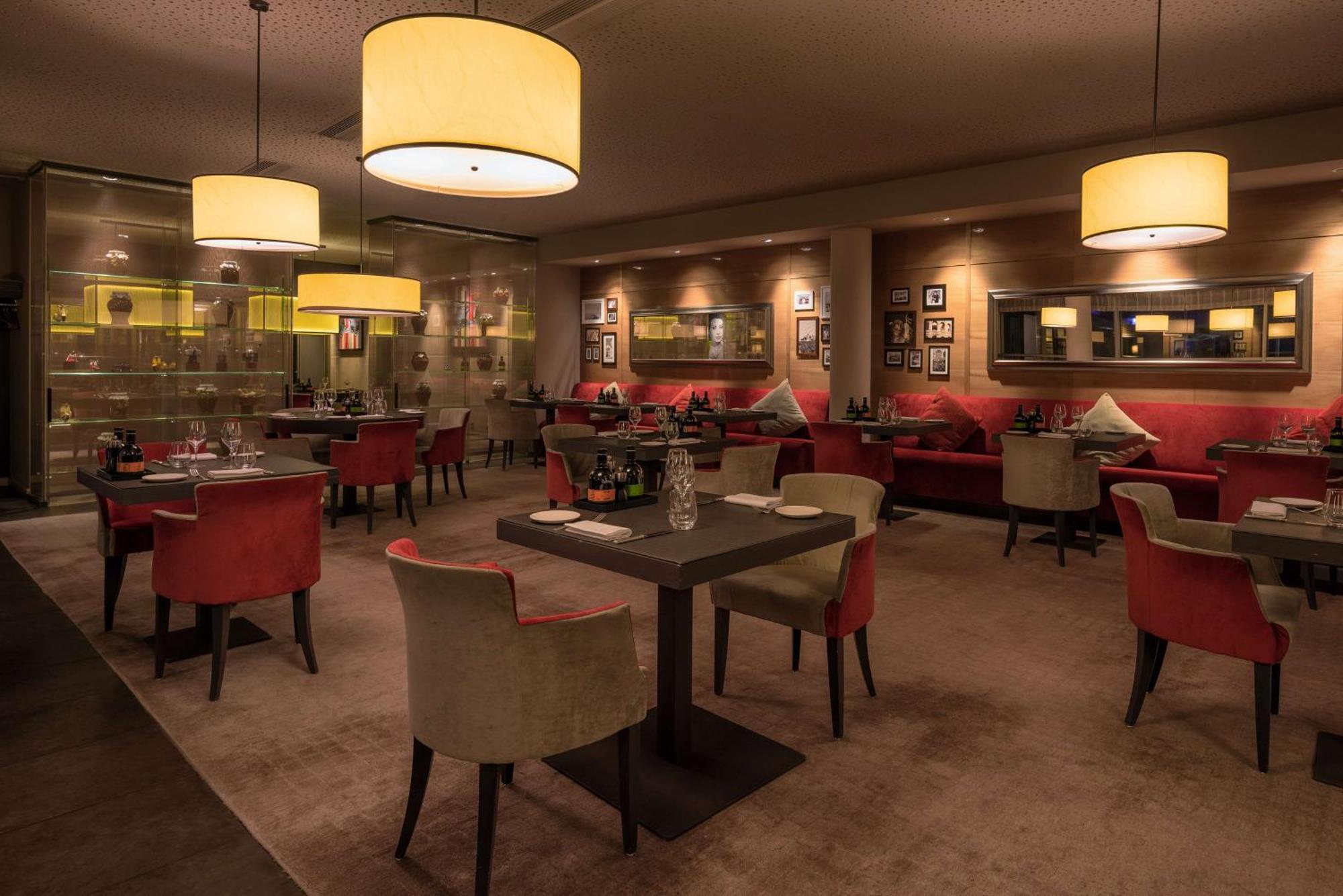 Hilton Geneva Hotel And Conference Centre Le Grand Saconnex Bagian luar foto