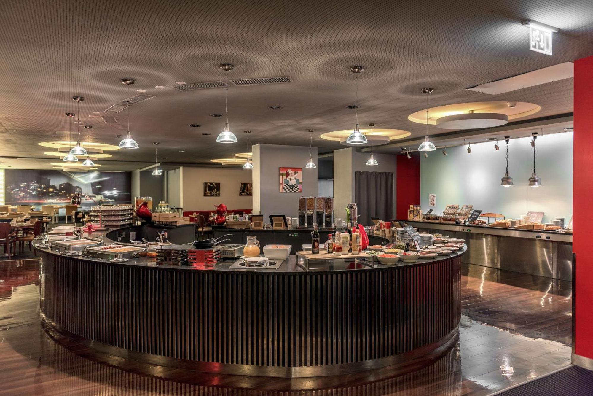 Hilton Geneva Hotel And Conference Centre Le Grand Saconnex Bagian luar foto
