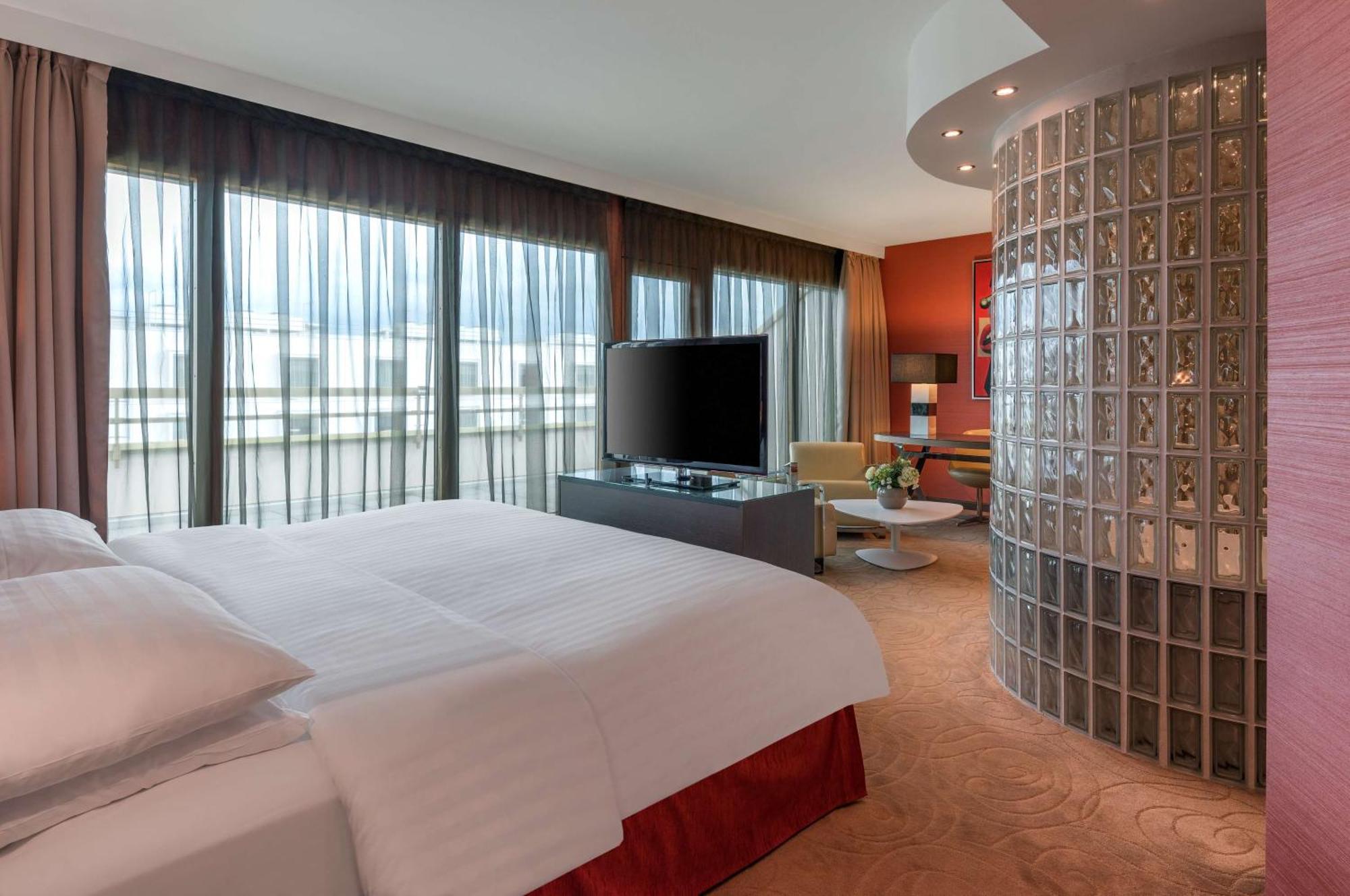 Hilton Geneva Hotel And Conference Centre Le Grand Saconnex Bagian luar foto