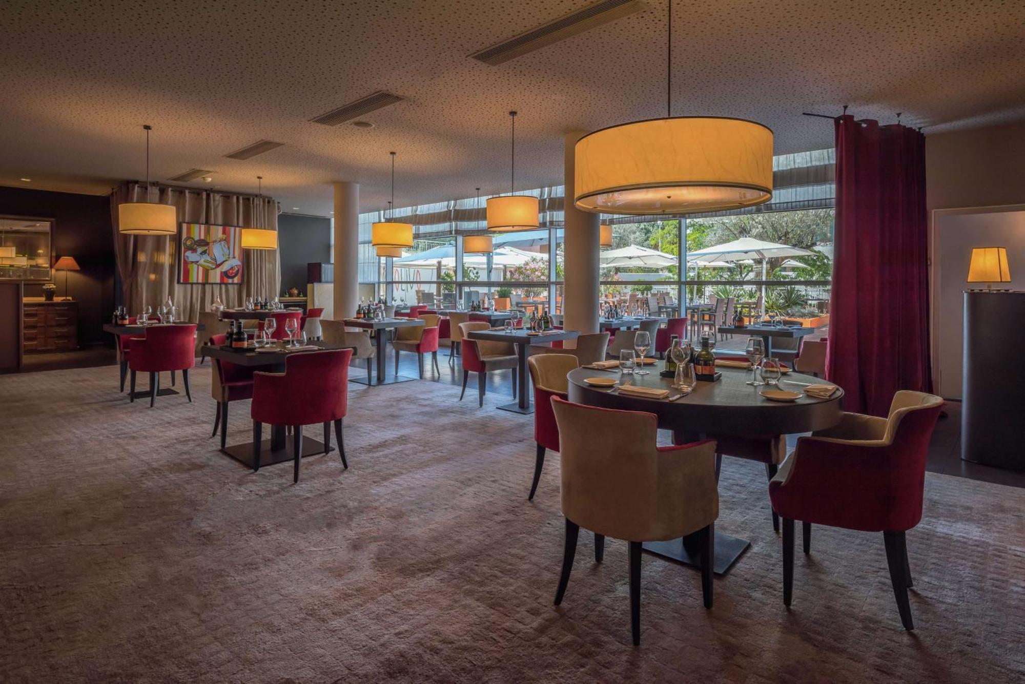 Hilton Geneva Hotel And Conference Centre Le Grand Saconnex Bagian luar foto