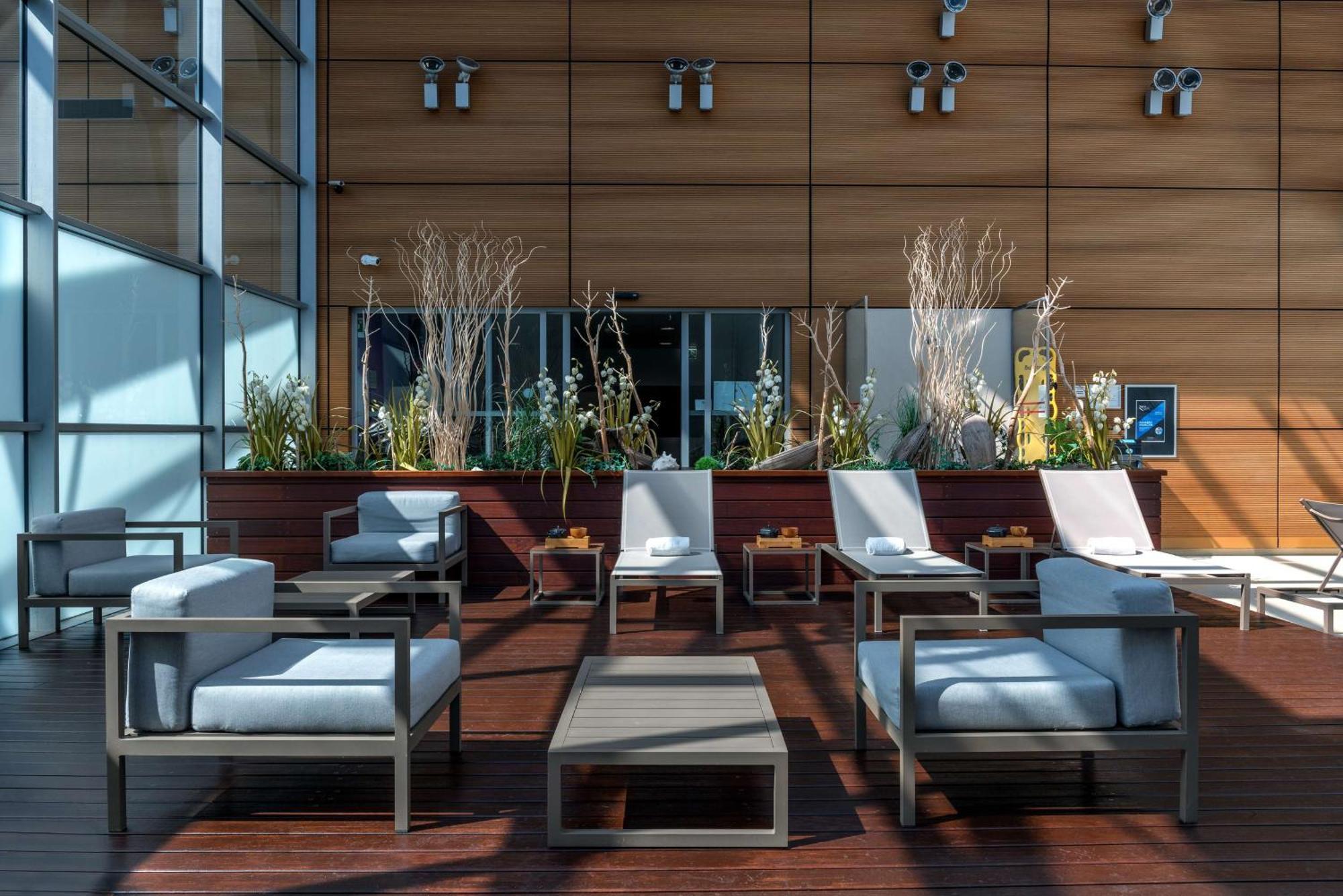 Hilton Geneva Hotel And Conference Centre Le Grand Saconnex Bagian luar foto
